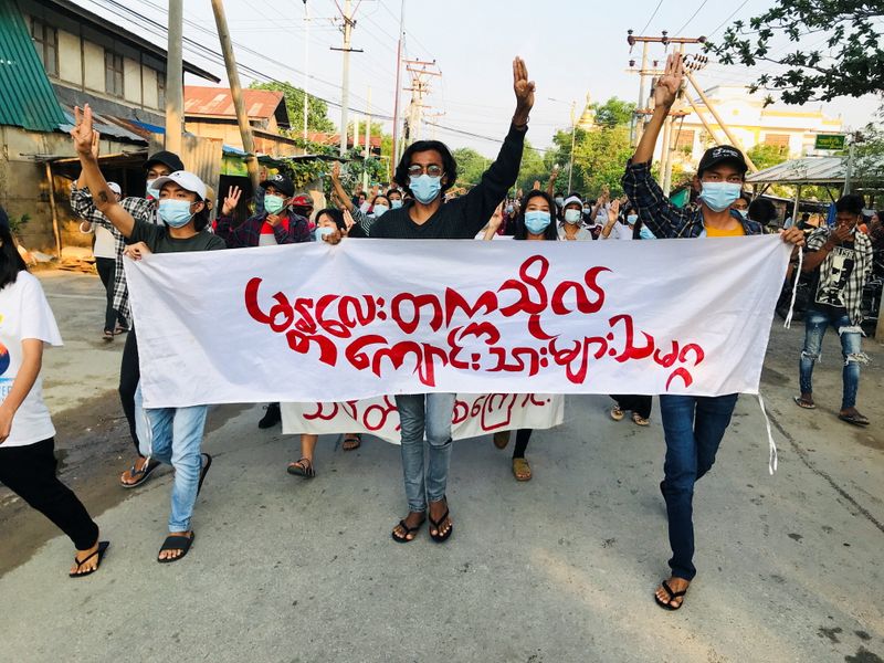 &copy; Reuters. Students hold a banner and flash the three-finger salute as they take part in a protest against Myanmar’s junta, in Mandalay, Myanmar May 10, 2021. REUTERS/Stringer