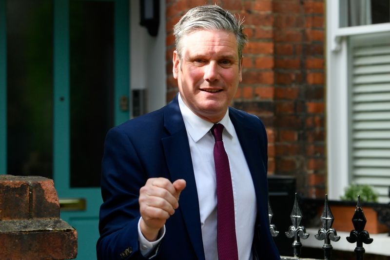 © Reuters. Britain’s Labour Party leader, Keir Starmer leaves his home in London