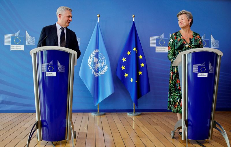 &copy; Reuters. L'Alto Commissario delle Nazioni Unite per i rifugiati  Filippo Grandi e l commissario europeo agli Affari Internidurante una conferenza stampa a Bruxelles. 10 maggio 2021 Olivier Matthys/Pool via REUTERS