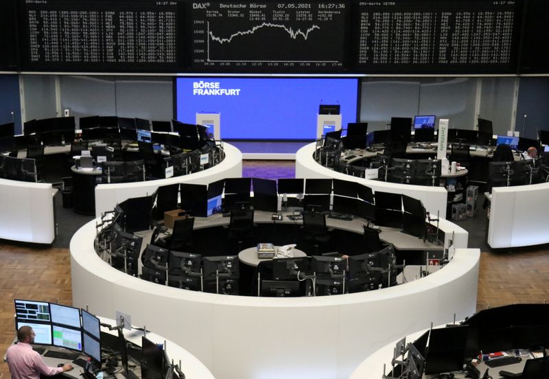 &copy; Reuters. Les Bourses européennes ont terminé sans grand changement lundi. À Paris, le CAC 40 a grappillé 0,01%. Le Footsie britannique a cédé 0,08% et le Dax allemand a fini stable. /Photo prise le 7 mai 2021/REUTERS