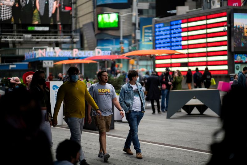 &copy; Reuters. FILE PHOTO: People make their way through Times Square, amid the coronavirus disease (COVID-19) pandemic, in Manhattan, New York City, U.S., May 07, 2021. REUTERS/Eduardo Munoz/File Photo