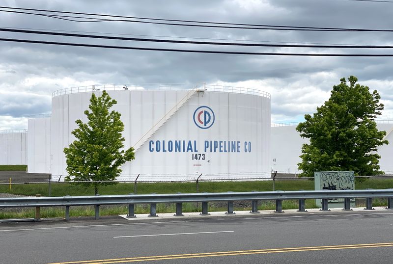 &copy; Reuters. Holding tanks are pictured at Colonial Pipeline's Linden Junction Tank Farm in Woodbridge, New Jersey, U.S., May 10, 2021. REUTERS/Hussein Waaile