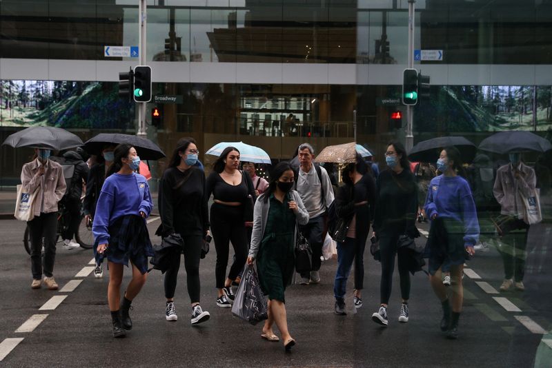 &copy; Reuters. FILE PHOTO: People walk through the city centre as the state of New South Wales continues to report relatively low numbers for new daily cases of the coronavirus disease (COVID-19), in Sydney, Australia, September 4, 2020. REUTERS/Loren Elliott