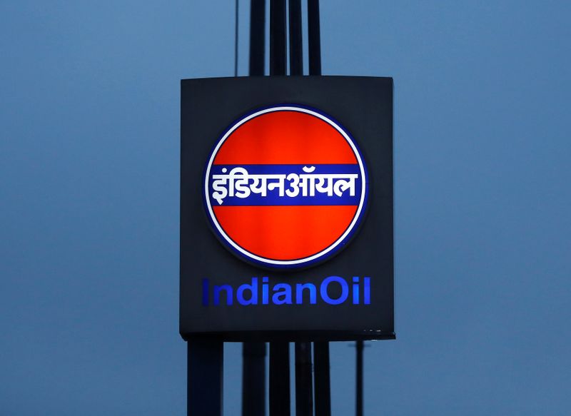&copy; Reuters. FILE PHOTO: A logo of Indian Oil is picture outside a fuel station in New Delhi, India August 29, 2016. REUTERS/Adnan Abidi