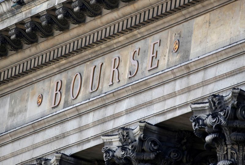 &copy; Reuters. Les principales Bourses européennes baissent fortement mardi. À Paris, l'indice CAC 40 perd 1,93% vers 08h25 GMT. À Francfort, le Dax cède 2,04% et à Londres, le FTSE abandonne 2,22%. /Photo d'archives/REUTERS/Regis Duvignau