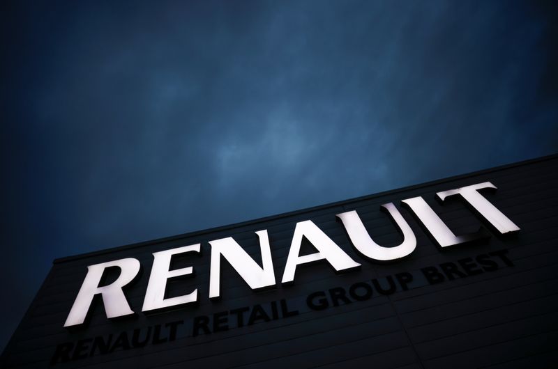 &copy; Reuters. Renault et Nissan sont en discussion pour dégager davantage de synergies dans les modules de batteries électriques et espèrent être les premiers à franchir la barre du million de véhicules vendus sur une même architecture de batteries, a dit mardi 