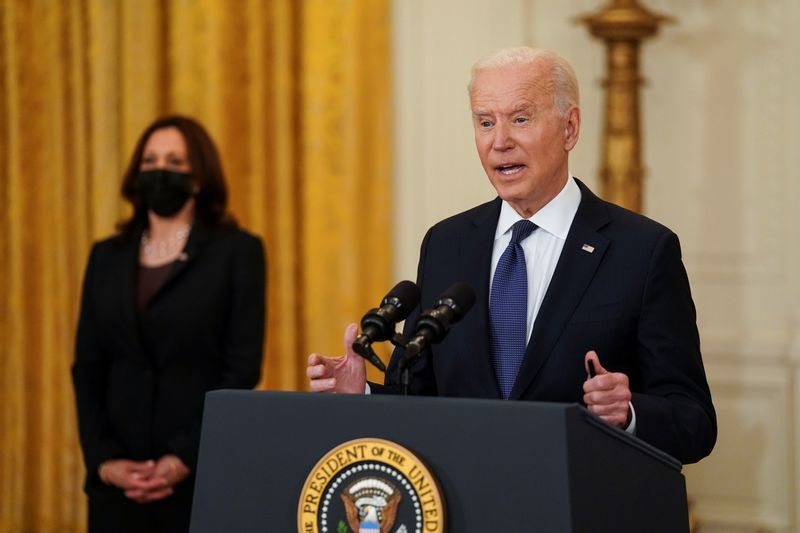 &copy; Reuters. U.S. President Joe Biden delivers remarks on the U.S. economy as Vice President Kamala Harris stands by in the East Room at the White House in Washington, U.S., May 10, 2021. REUTERS/Kevin Lamarque