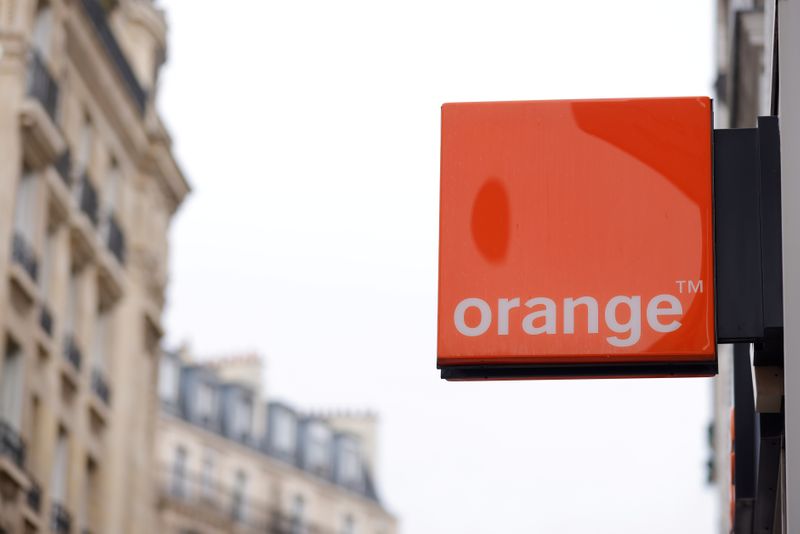 &copy; Reuters. Orange envisage de racheter l'opérateur d'infrastructures TDF afin de renforcer et valoriser TOTEM, son entreprise dédiée à la gestion de ses infrastructures mobiles. /Photo prise le 16 2021/REUTERS/Sarah Meyssonnier