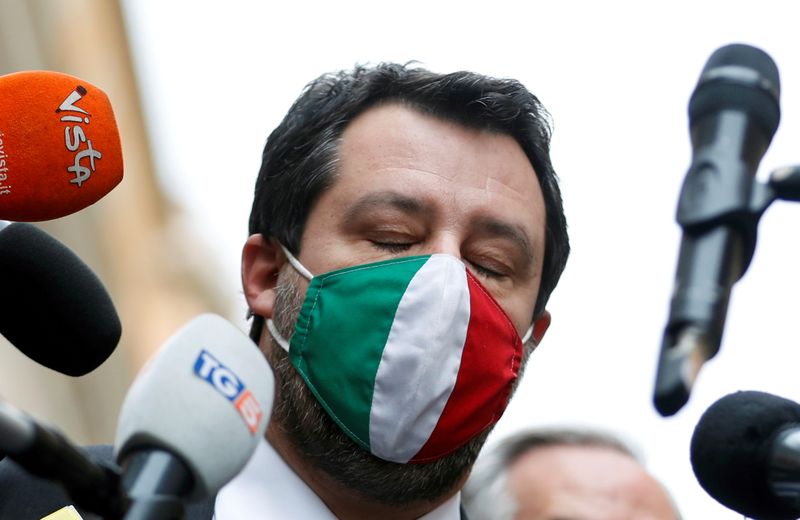 &copy; Reuters. Il leader della Lega Matteo Salvini  parla con i media durante le consultazioni con il presidente Mattarella. Roma, 28 gennaio 2021  REUTERS/Yara Nardi/File Photo