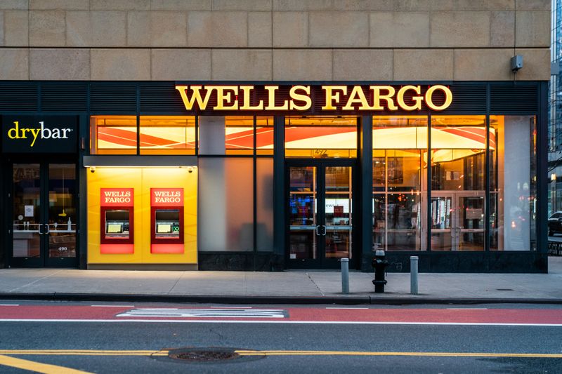 &copy; Reuters. FILE PHOTO: Wells Fargo Bank branch is seen in New York City, U.S., March 17, 2020. REUTERS/Jeenah Moon