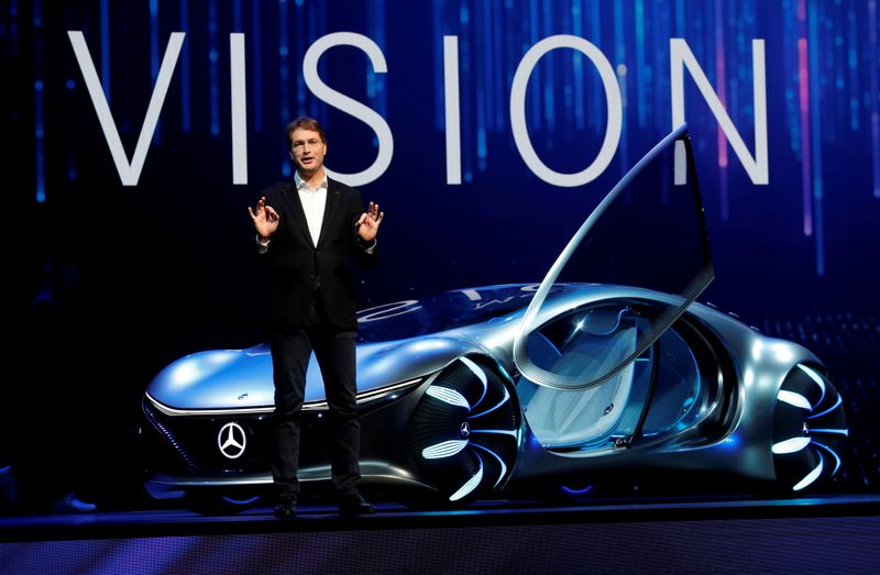 &copy; Reuters. FILE PHOTO: Ola Kallenius, chairman of the board of Daimler AG and Mercedes-Benz AG, unveils the Mercedes-Benz Vision AVTR concept car, inspired by the Avatar movies, at a Daimler keynote address during the 2020 CES in Las Vegas