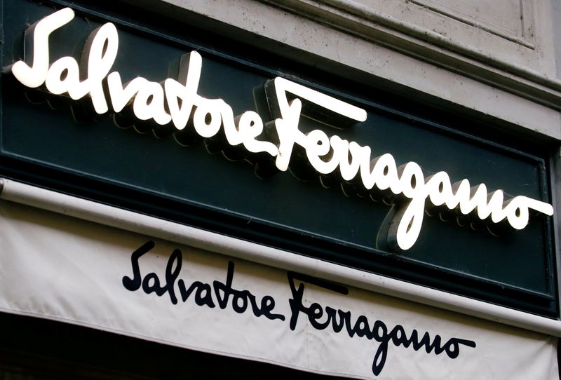 &copy; Reuters. Il logo di Salvatore Ferragamo fuori da un negozio a Zurigo. REUTERS/Arnd Wiegmann/File Photo  GLOBAL BUSINESS WEEK AHEAD