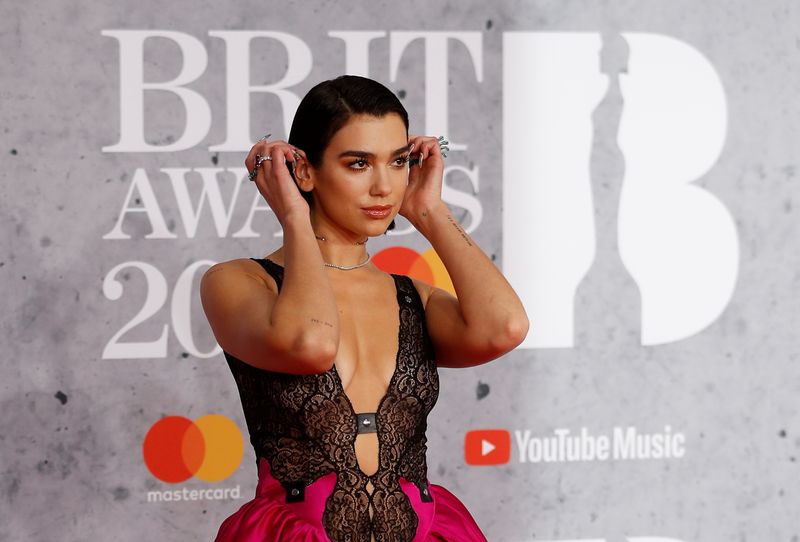 &copy; Reuters. Dua Lipa chega para o Brit Awards na O2 Arena em Londres
 20/2/2019   REUTERS/Peter Nicholls