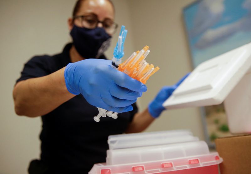 &copy; Reuters. A healthcare worker holds syringes with the Moderna and Pfizer vaccines against the coronavirus disease (COVID-19) at a vaccination centre, in El Paso, Texas, U.S May 6, 2021. Picture taken May 6, 2021.  REUTERS/Jose Luis Gonzalez