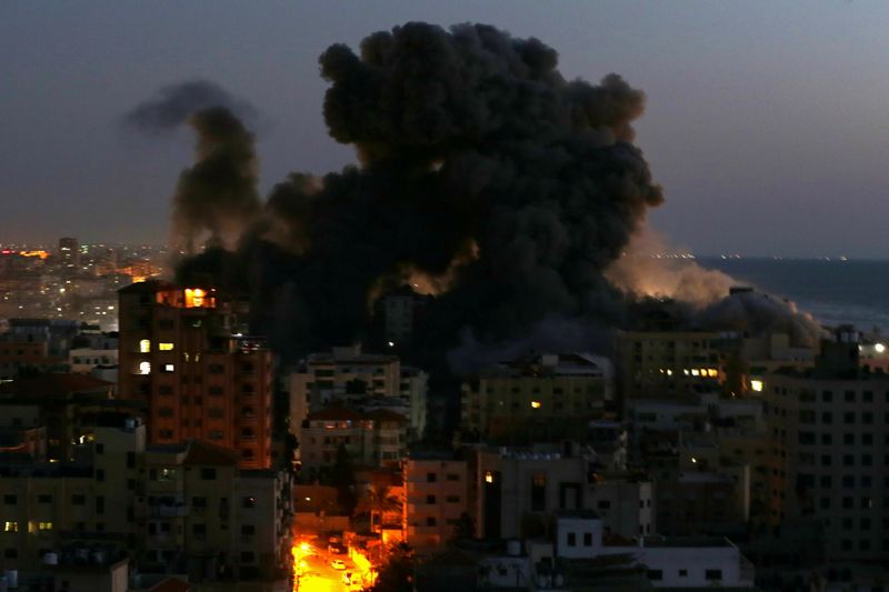 &copy; Reuters. Israel-Palestinian violence flares up