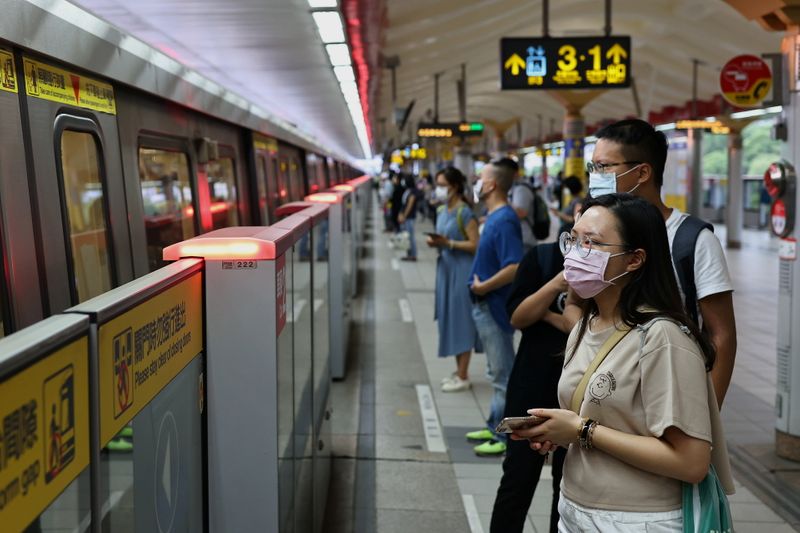 &copy; Reuters. People wearing protective face masks wait for the metro, during the coronavirus disease (COVID-19) pandemic, in Taipei, Taiwan, May 11, 2021. REUTERS/Ann Wang