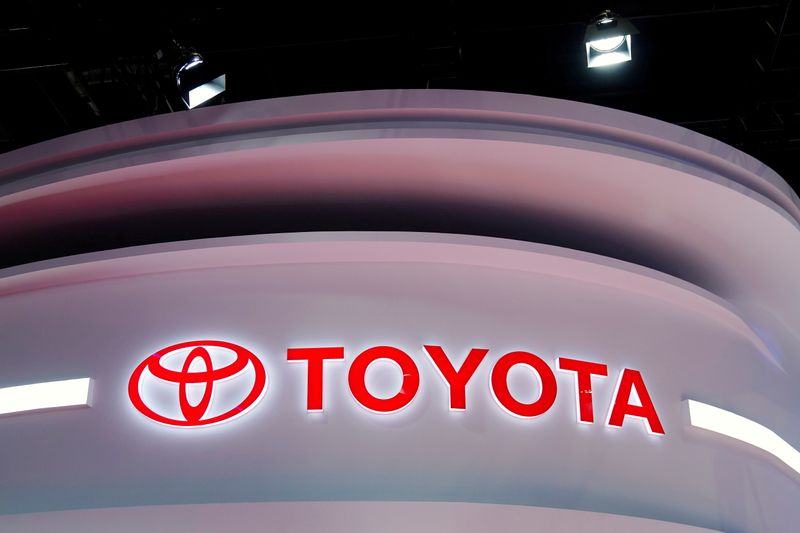 &copy; Reuters. FILE PHOTO: The Toyota logo is seen at its booth during a media day for the Auto Shanghai show