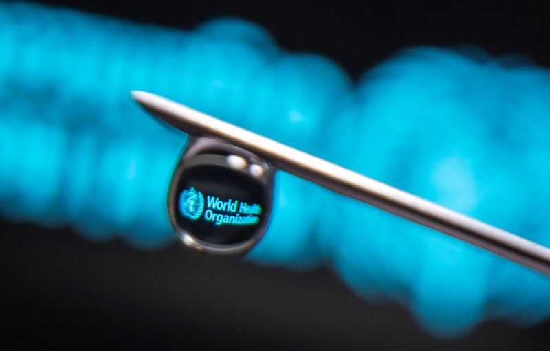 &copy; Reuters. FILE PHOTO: World Health Organization logo is reflected in a drop on a syringe needle in this illustration photo