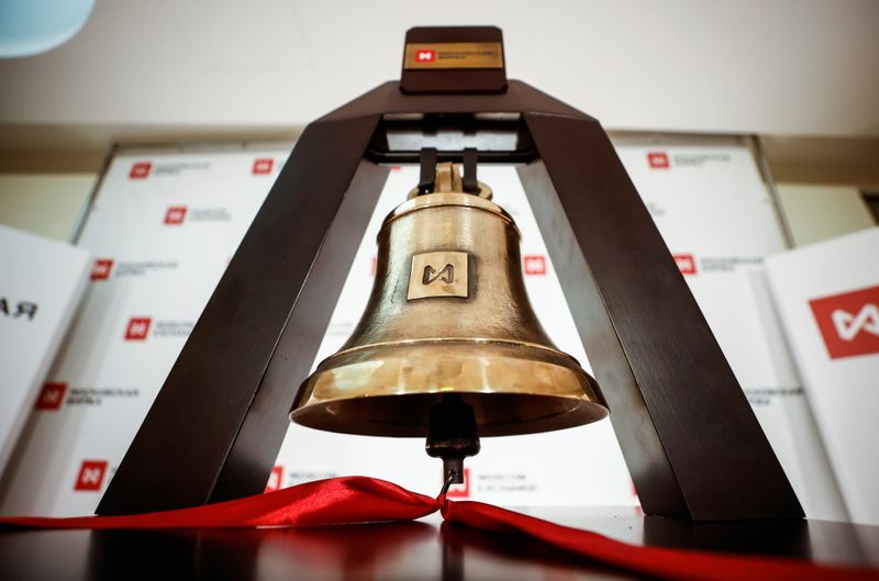 &copy; Reuters. A view shows a bell after a ceremony at the headquarters of Moscow Exchange in Moscow, Russia April 27, 2021. REUTERS/Maxim Shemetov