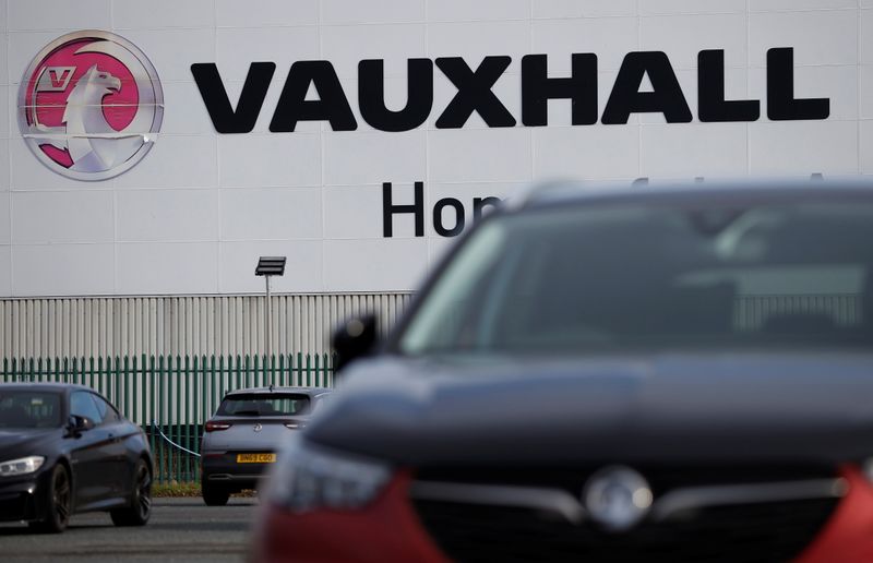 &copy; Reuters. Les discussions avec le gouvernement britannique sur l'avenir de l'usine automobile de Vauxhall sont "extrêmement positives", a déclaré mercredi le directeur général de Stellantis, Carlos Tavares. /Photo prise le 23 février 2021/REUTERS/Phil Noble