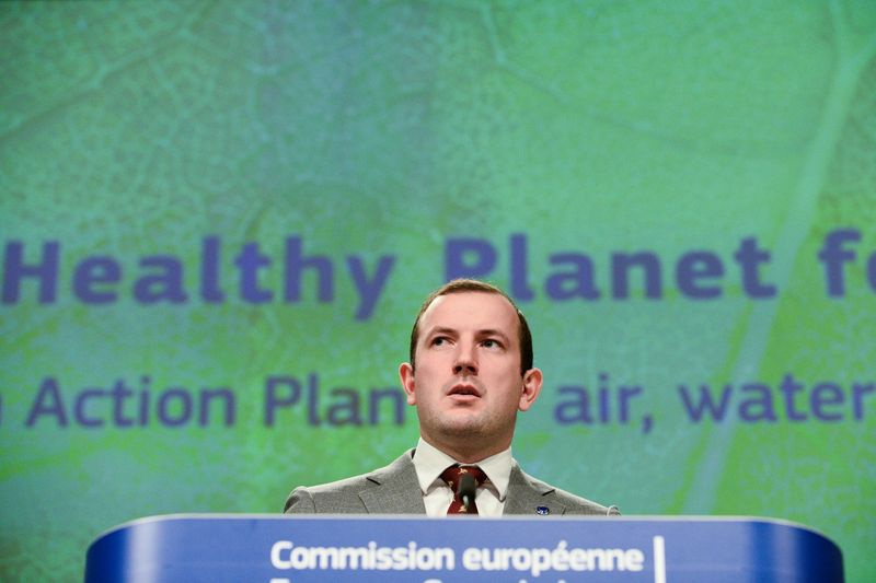 &copy; Reuters. Le commissaire à l'Environnement Virginius Sinkevicius. L'Union européenne va renforcer ses réglementations en matière de pollution de l'air, de déchets et d'utilisation de produits chimiques afin de protéger la santé publique et s'attaquer aux pri
