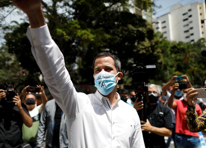 &copy; Reuters. Líder opositor venezuelano Juan Guaidó durante protesto em Caracas, Venezuela  
17/04/2021 REUTERS/Leonardo Fernandez Viloria/File Photo