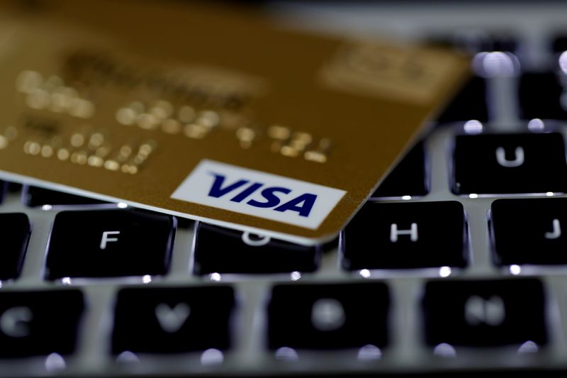 &copy; Reuters. FILE PHOTO: A Visa credit card is seen on a computer keyboard in this picture illustration taken September 6, 2017. REUTERS/Philippe Wojazer/Illustration//File Photo