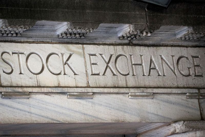 &copy; Reuters. Fachada de uma das entradas da Bolsa de Nova York em Wall Street, na cidade de Nova York, EUA
29/03/2021
REUTERS/Brendan McDermid