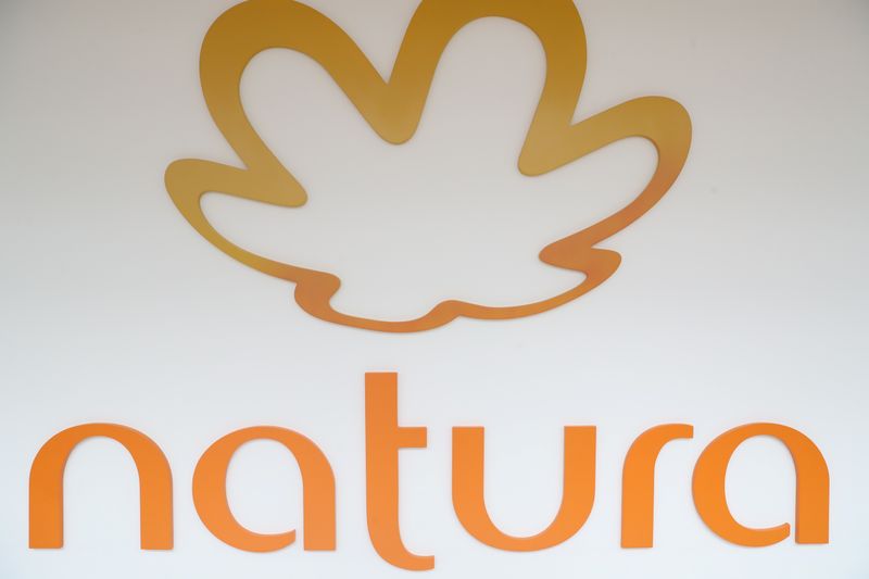 © Reuters. The logo of Natura is picture at the company headquarters in Sao Paulo, Brazil December 19, 2019. REUTERS/Amanda Perobelli