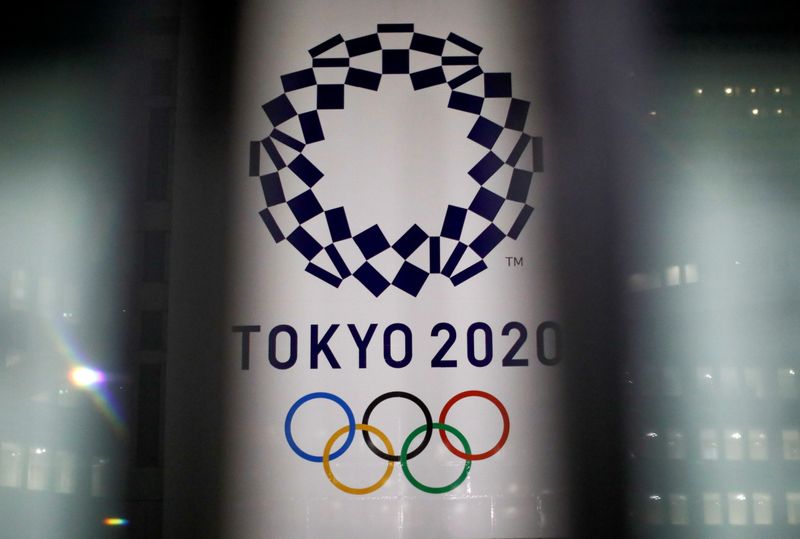 &copy; Reuters. شعار أولمبياد طوكيو في مقر بلدية العاصكة اليابانية يوم 22 يناير كانون الثاني 2021. رويترز