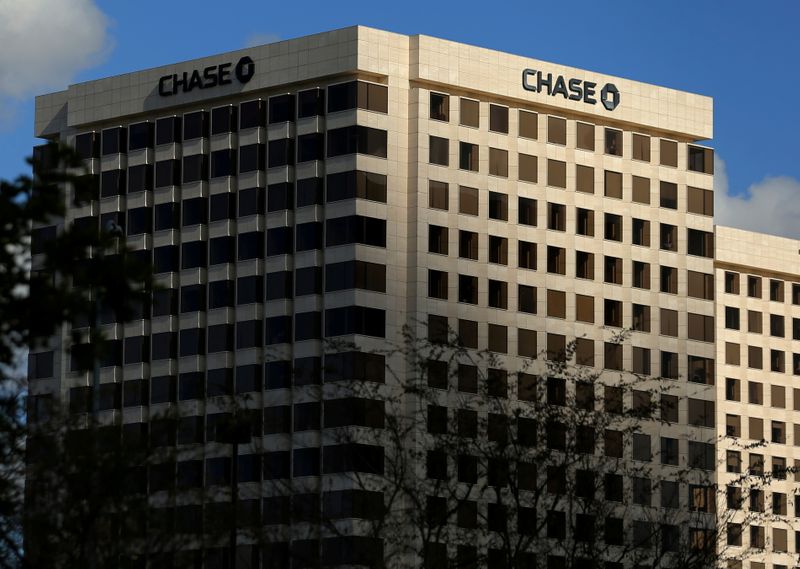 &copy; Reuters. FILE PHOTO: A JPMorgan Chase & Co building is shown in Irvine, California, U.S., January 24, 2017.   REUTERS/Mike Blake