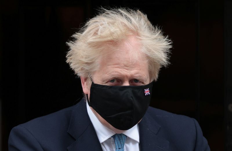 &copy; Reuters. رئيس الوزراء البريطاني بوريس جونسون في لندن يوم الأربعاء. تصوير: هانا ماكاي - رويترز