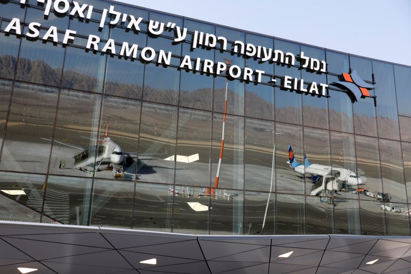 &copy; Reuters. طائراتان يمكن رؤيتهما في واجهة مطار رامون بعد حفل الافتتاح على مشارف منتجع إيلات المطل على البحر الأحمر في صورة من أرشيف رويترز