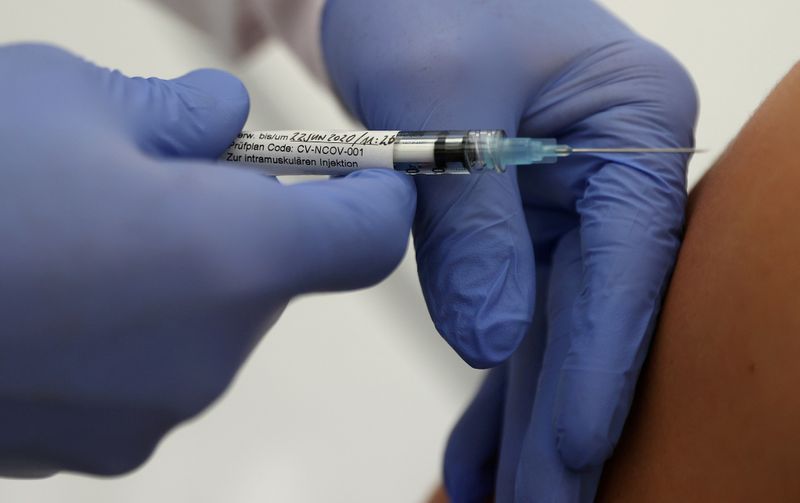 &copy; Reuters. FILE PHOTO: German biotechnology company CureVac's vaccination against the coronavirus disease (COVID-19) is given to a volunteer at the start of a clinical test series in Tuebingen, Germany, June 22, 2020.   REUTERS/Kai Pfaffenbach/File Photo