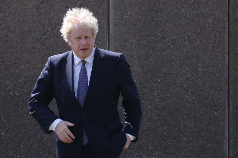 &copy; Reuters. L'Union européenne profère des menaces à la première difficulté, a déploré jeudi le porte-parole du Premier ministre britannique, Boris Johnson, évoquant l'hypothèse d'un blocage par Paris de la mise en oeuvre d'un protocole d'accord sur l'accès