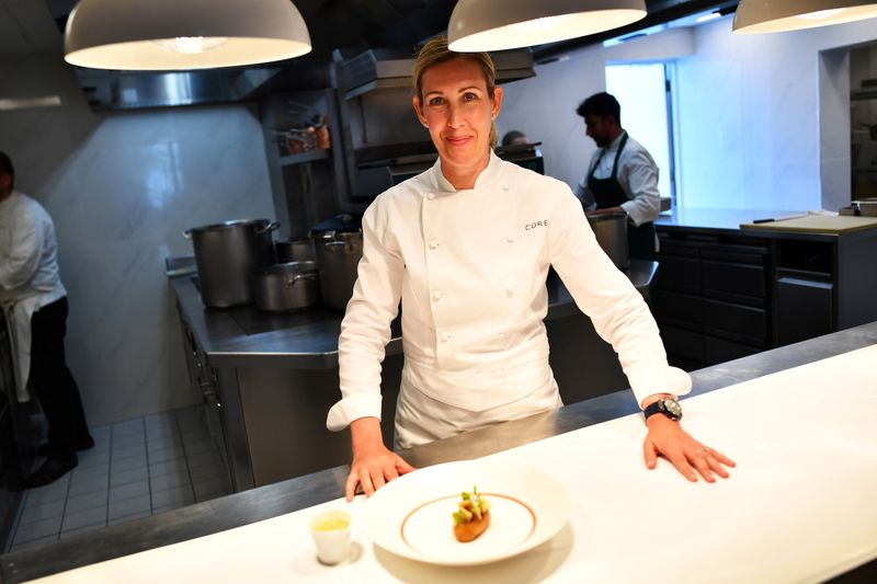 &copy; Reuters. Chef britânica Clare Smyth em seu restaurante Core em Londres
12/05/2021 REUTERS/Dylan Martinez