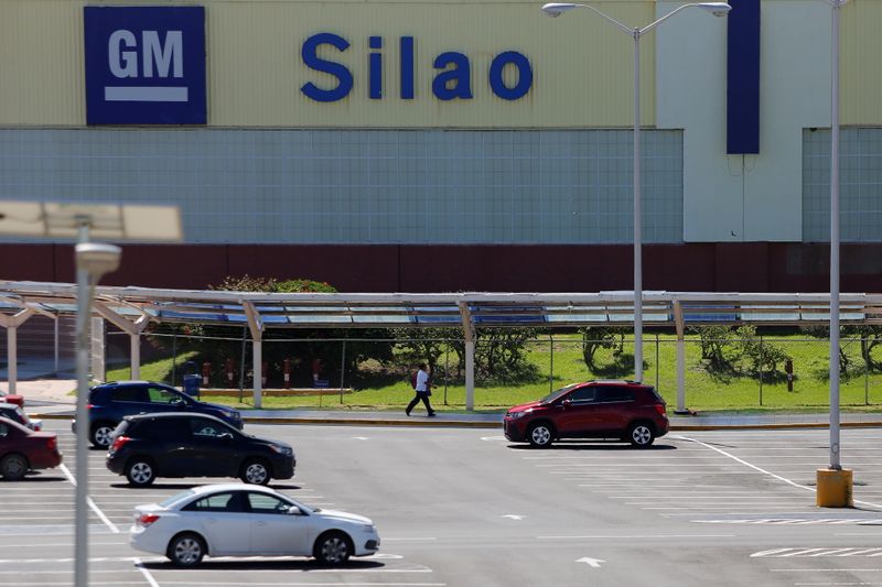 &copy; Reuters. FILE PHOTO: A general view shows the GM pickup and transmission plant in Silao, Mexico October 9, 2015. Picture taken October 9, 2019. REUTERS/Sergio Maldonado/File Photo