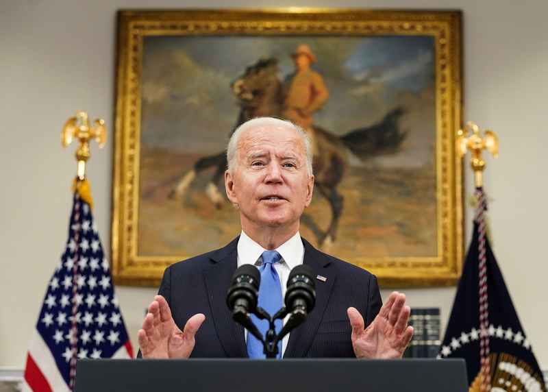&copy; Reuters. U.S. President Joe Biden delivers remarks on the Colonial Pipeline incident while facing reporters in the Roosevelt Room at the White House in Washington, U.S., May 13, 2021. REUTERS/Kevin Lamarque