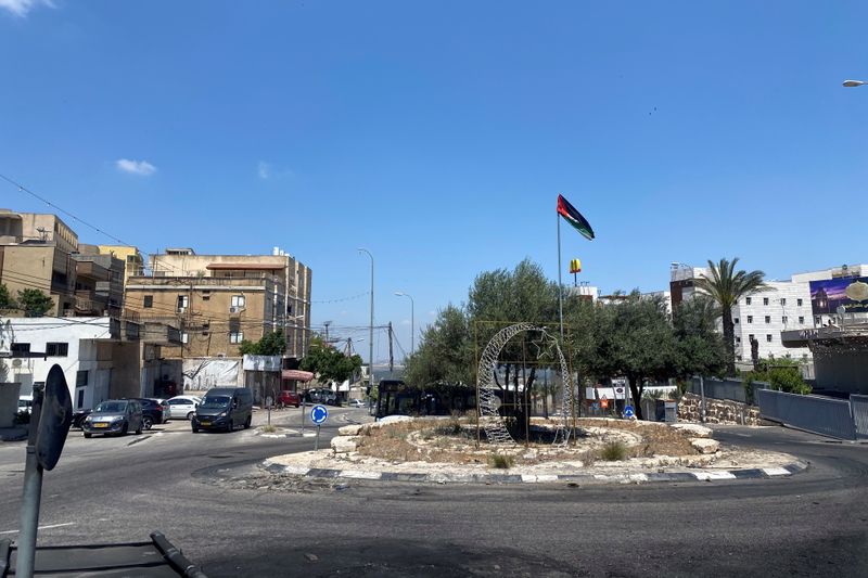 &copy; Reuters. A Palestinian flag flutters at a traffic circle in the Arab city of Nazareth, Israel May 13, 2021. REUTERS/Rami Ayyub