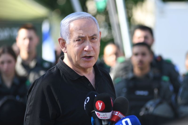 &copy; Reuters. رئيس الوزراء الإسرائيلي بنيامين نتنياهو يتحدث في اللد يوم الخميس. صورة من ممثل لوكالات الأنباء.