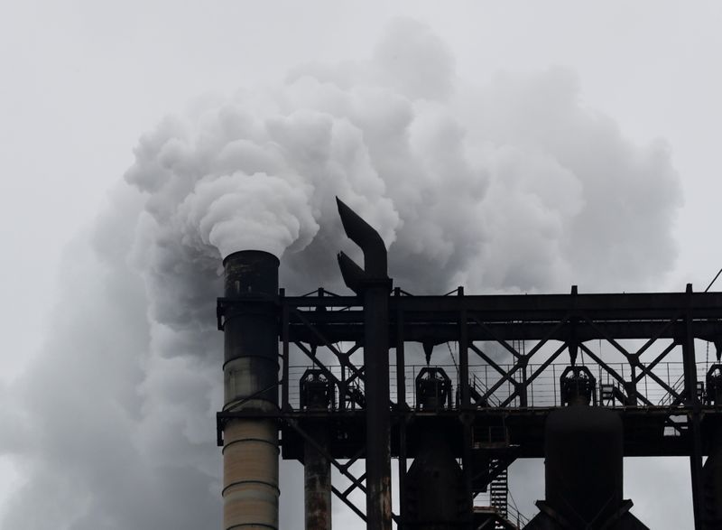 &copy; Reuters. FILE PHOTO: A chimney of Nippon Steel &amp; Sumitomo Metal Corp.&apos;s Kimitsu steel plant is pictured in Kimitsu