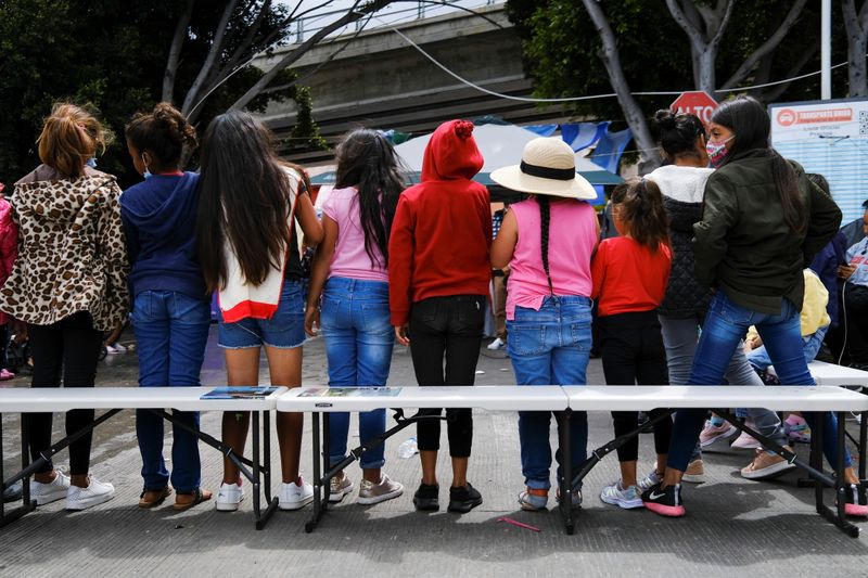 &copy; Reuters. Crianças imigrantes na fronteira do México com EUA
 22/4/2021   REUTERS/Toya Sarno Jordan