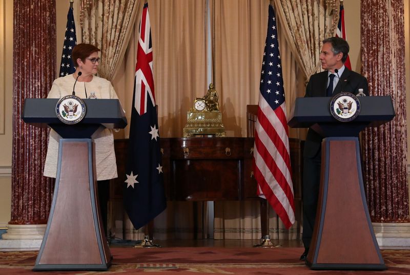 © Reuters. وزير الخارجية الأمريكي أنتوني بلينكن خلال مؤتمر صحفي مع نظيرته الأسترالية ماريز باين في واشنطن يوم الخميس. رويترز