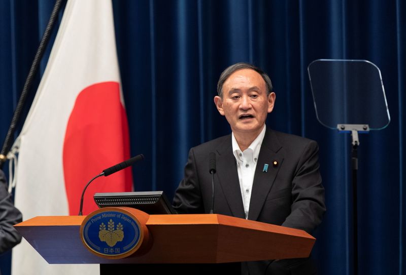 &copy; Reuters. El primer ministro japonés, Yoshihide Suga, durante una rueda de prensa en Tokio, Japón, 7 de mayo de 2021. REUTERS/Hiro Komae