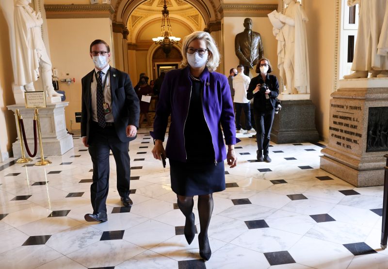 &copy; Reuters. U.S. Representative Liz Cheney (R-WY) walks through the U.S. Capitol in Washington, U.S., May 13, 2021. REUTERS/Evelyn Hockstein 