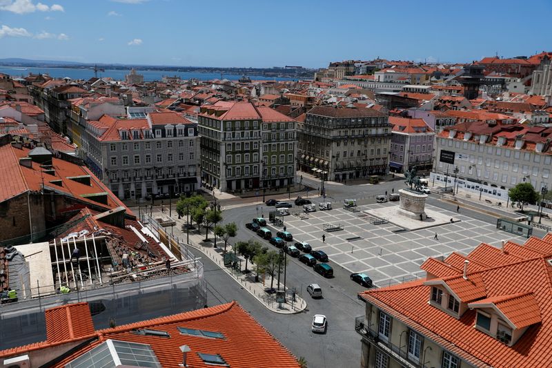 &copy; Reuters. FILE PHOTO: General view of Praca da Figueira amid the coronavirus pandemic in Lisbon, Portugal, May 11, 2021. REUTERS/Pedro Nunes/File Photo