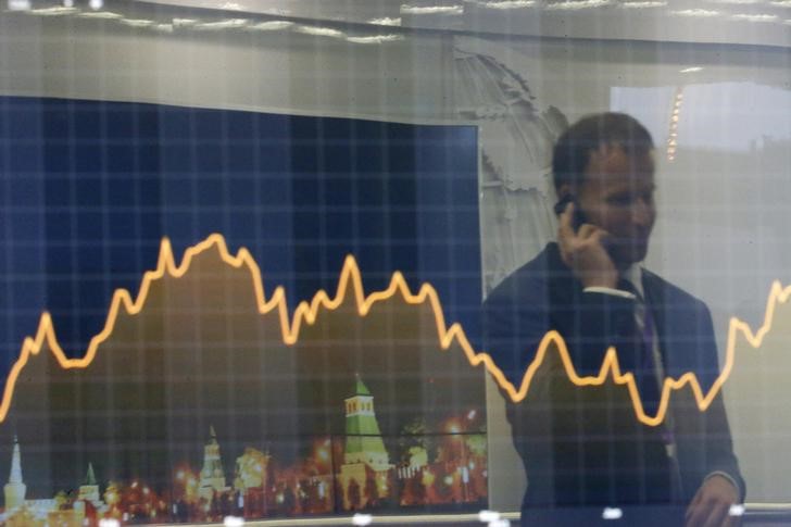 &copy; Reuters. A participant is reflected in a display showing business and financial information at the VTB Capital "Russia Calling!" Investment Forum in Moscow October 2, 2014. REUTERS/Maxim Shemetov (RUSSIA - Tags: BUSINESS)