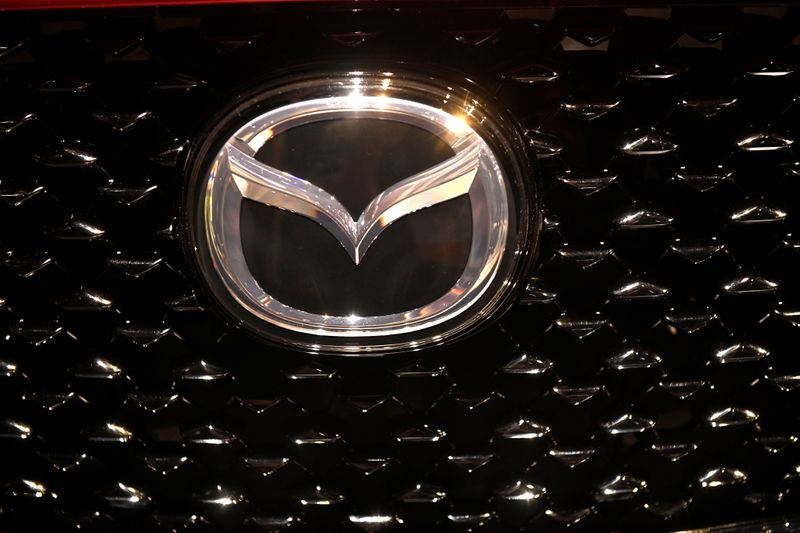 &copy; Reuters. FILE PHOTO: The logo of Mazda is pictured at the LA Auto Show in Los Angeles, California, U.S., November 20, 2019. REUTERS/Andrew Cullen