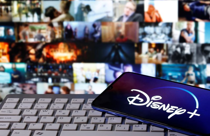 &copy; Reuters. Imagen de archivo de un teléfono móvil con el logo de Disney+. 24 marzo 2020. REUTERS/Dado Ruvic