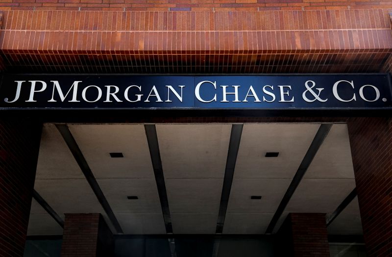 &copy; Reuters. FILE PHOTO: A sign outside JP Morgan Chase & Co. offices is seen in New York City, U.S., March 29, 2021.  REUTERS/Brendan McDermid